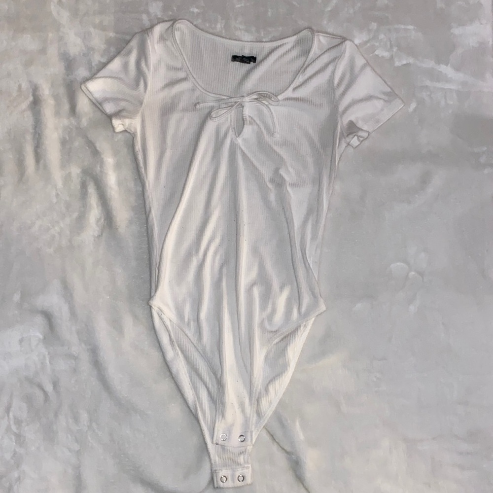 White short sleeve body suit xsmall